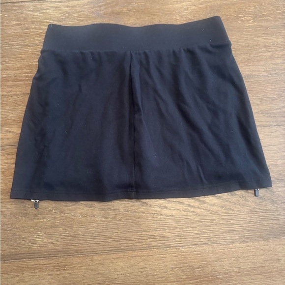 Fabletics Black Skort with Zipper Accents size medium short - Picture 2 of 4